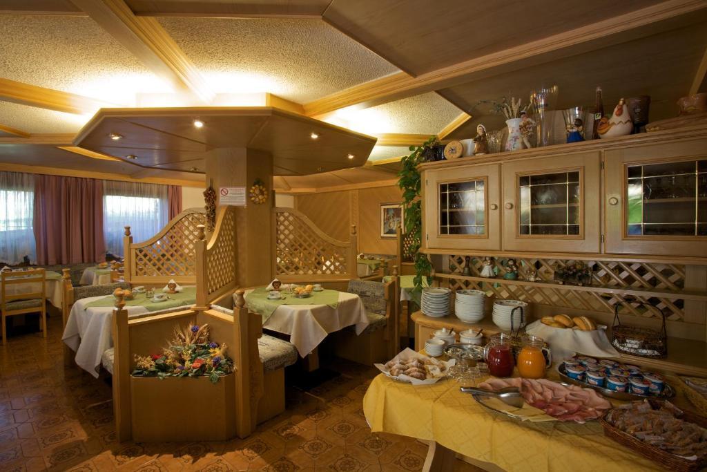 Albergo Bellaria Карано Екстериор снимка