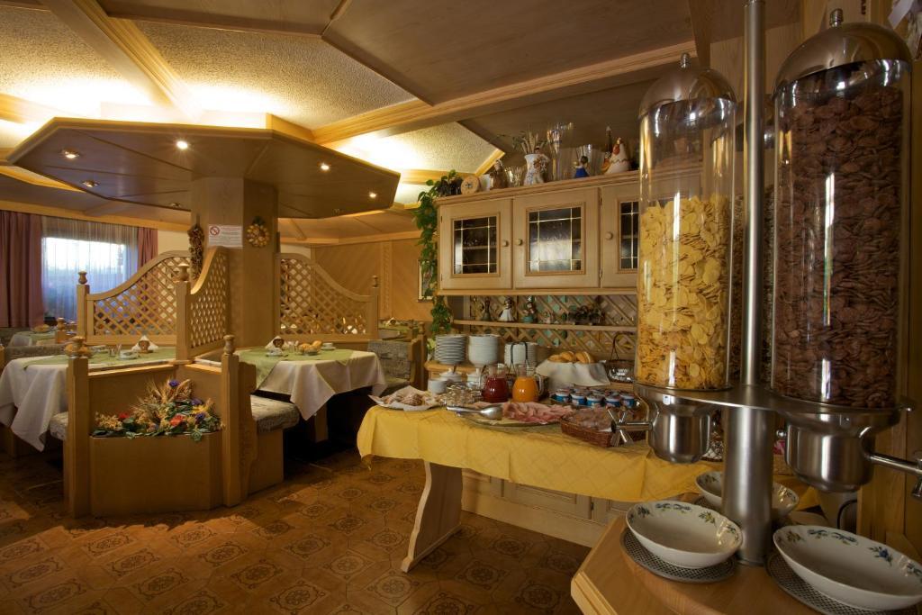 Albergo Bellaria Карано Екстериор снимка